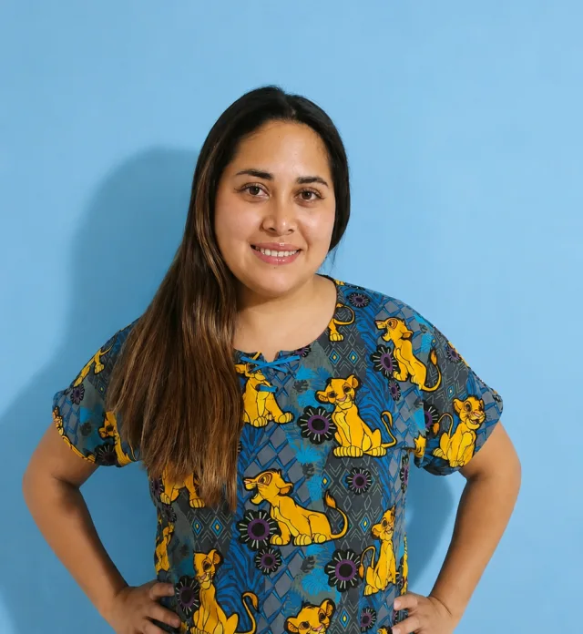 Constanza Ulloa, fonoaudióloga titulada (MINSAL 727905), especialista en terapia de lenguaje infantil, TEA y lavado de oídos a domicilio en Santiago